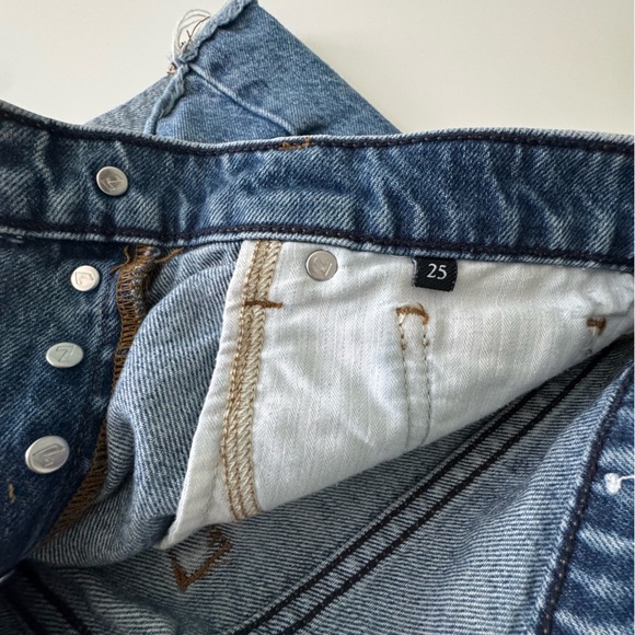 7 For All Mankind MONROE CUT-OFF SHORT WITH EXPOSED BUTTONS - Picture 4 of 12